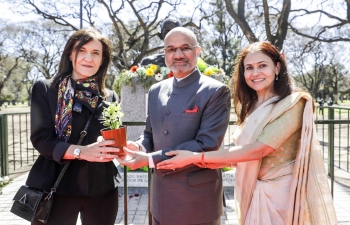 Ambassador Dinesh Bhatia gifted a plant sapling to Vice Rector Claudia Cortez of UADE